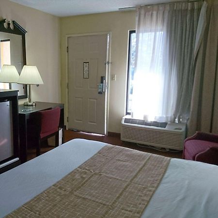Travelodge By Wyndham Knoxville East Экстерьер фото