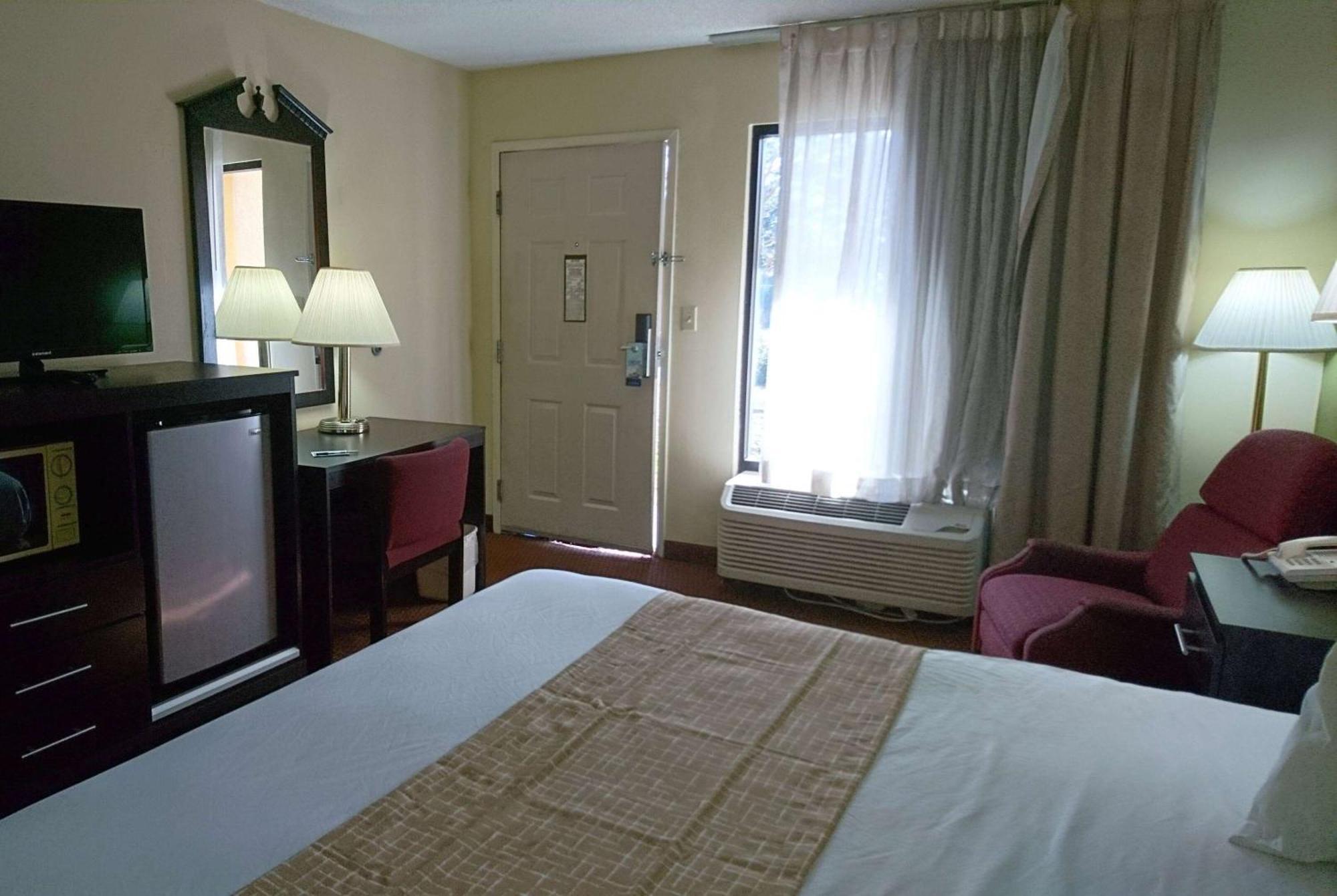 Travelodge By Wyndham Knoxville East Экстерьер фото