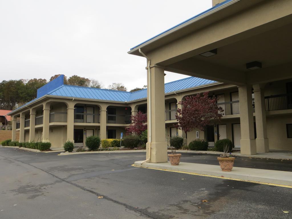 Travelodge By Wyndham Knoxville East Экстерьер фото